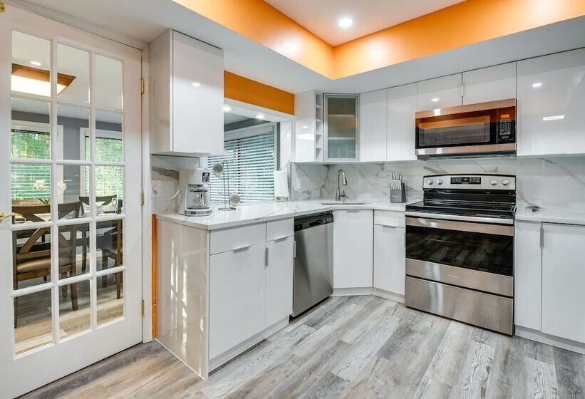 Poconos Home W/ Hot Tub, Game Room & Lake Access!