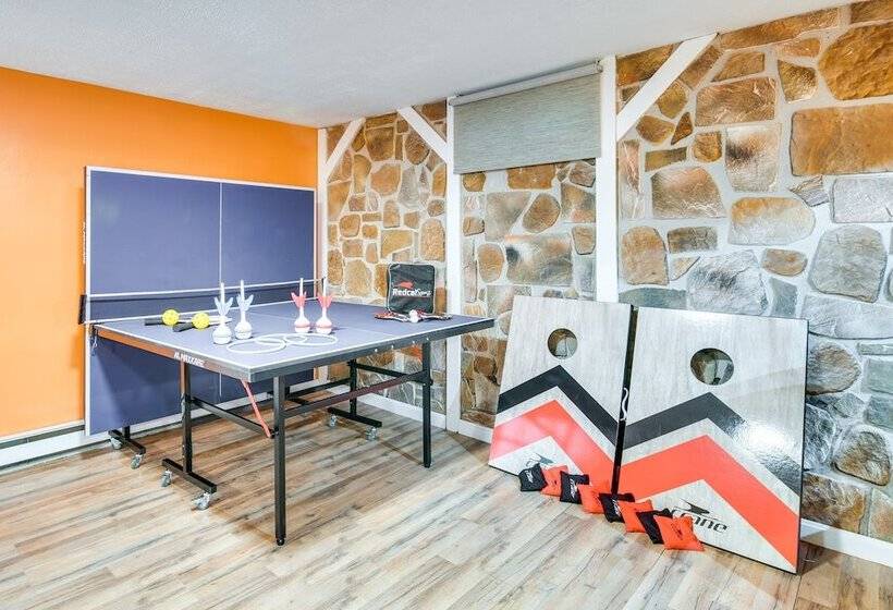 Poconos Home W/ Hot Tub, Game Room & Lake Access!