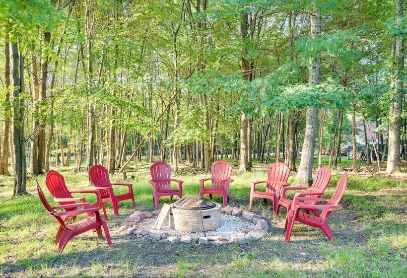 Poconos Home W/ Hot Tub, Game Room & Lake Access!