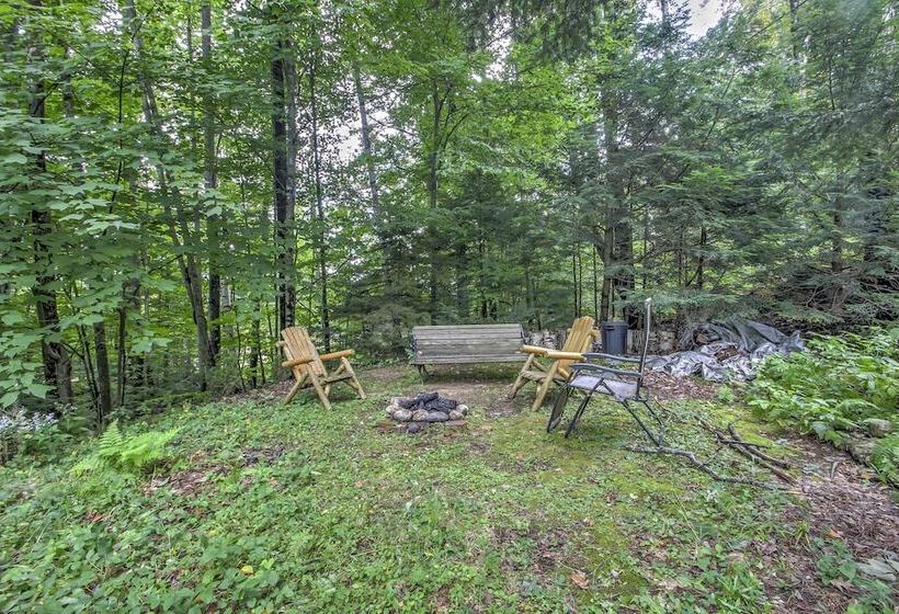 Rustic Intervale Hideaway W/ Deck & Wooded Views!
