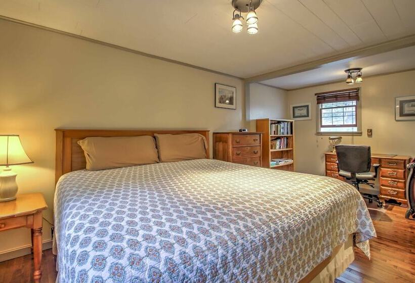 Rustic Intervale Hideaway W/ Deck & Wooded Views!