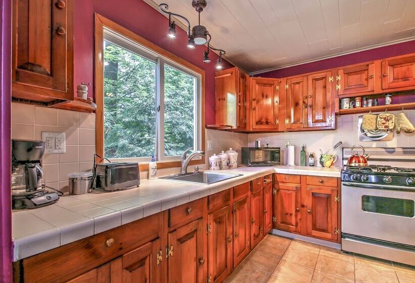 Rustic Intervale Hideaway W/ Deck & Wooded Views!