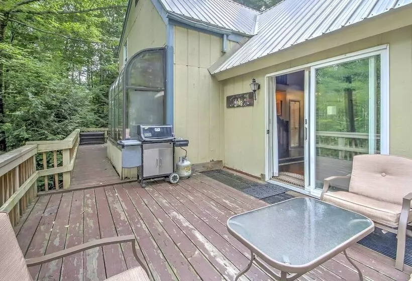 Rustic Intervale Hideaway W/ Deck & Wooded Views!