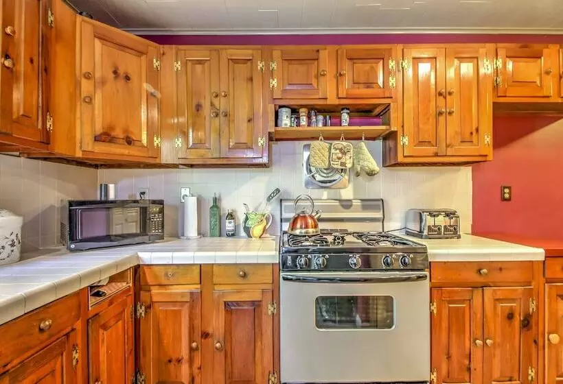 Rustic Intervale Hideaway W/ Deck & Wooded Views!