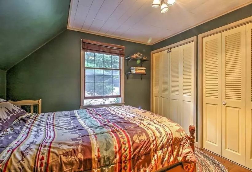 Rustic Intervale Hideaway W/ Deck & Wooded Views!