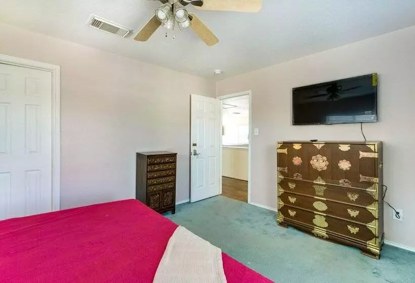 San Antonio Home W/ Private Hot Tub + Pool!