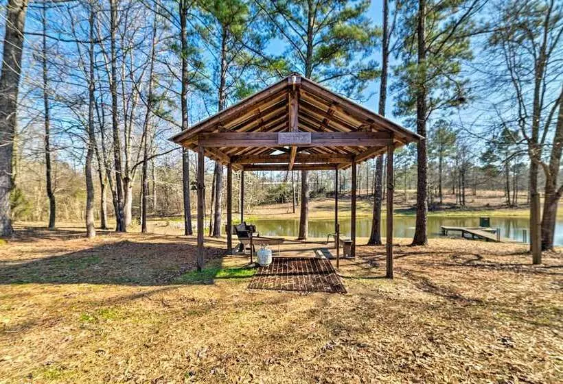 Cabin W/ Catch & Release Pond In Hueytown!