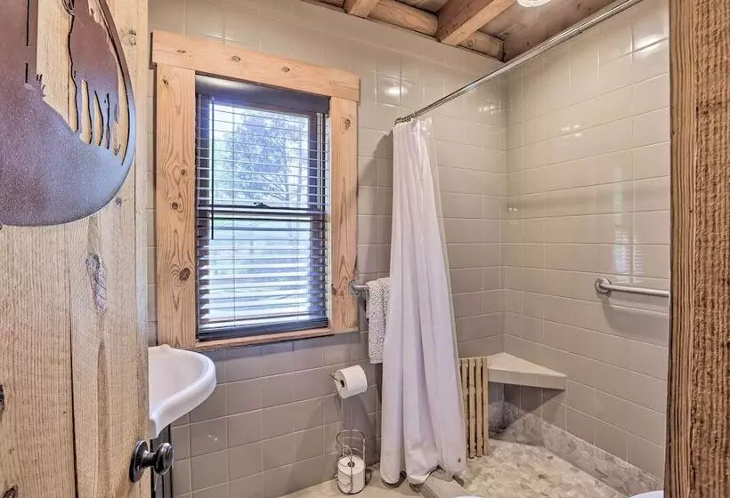 Cabin W/ Catch & Release Pond In Hueytown!