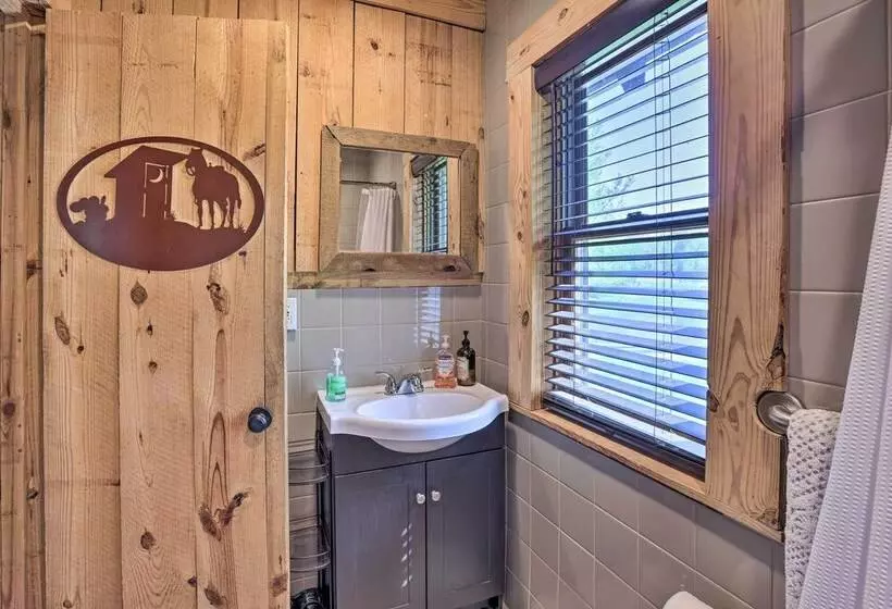 Cabin W/ Catch & Release Pond In Hueytown!