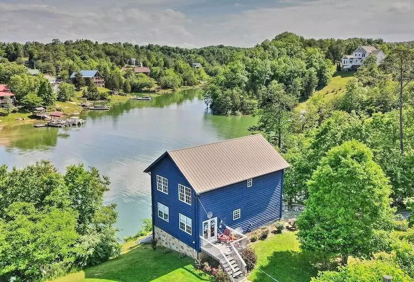 Sevierville Lake House W/ Deck & Foosball Table!