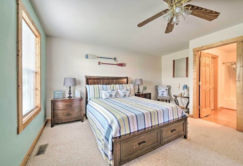 Sevierville Lake House W/ Deck & Foosball Table!