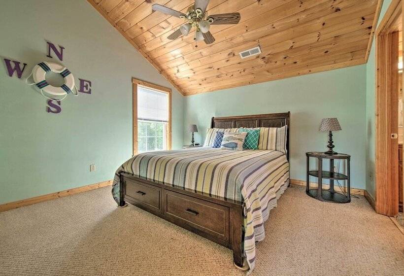 Sevierville Lake House W/ Deck & Foosball Table!