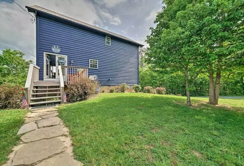 Sevierville Lake House W/ Deck & Foosball Table!