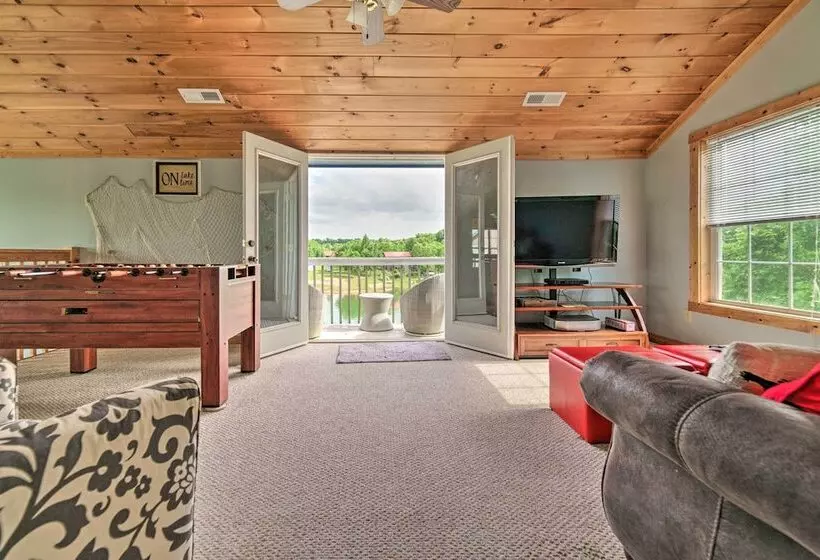 Sevierville Lake House W/ Deck & Foosball Table!