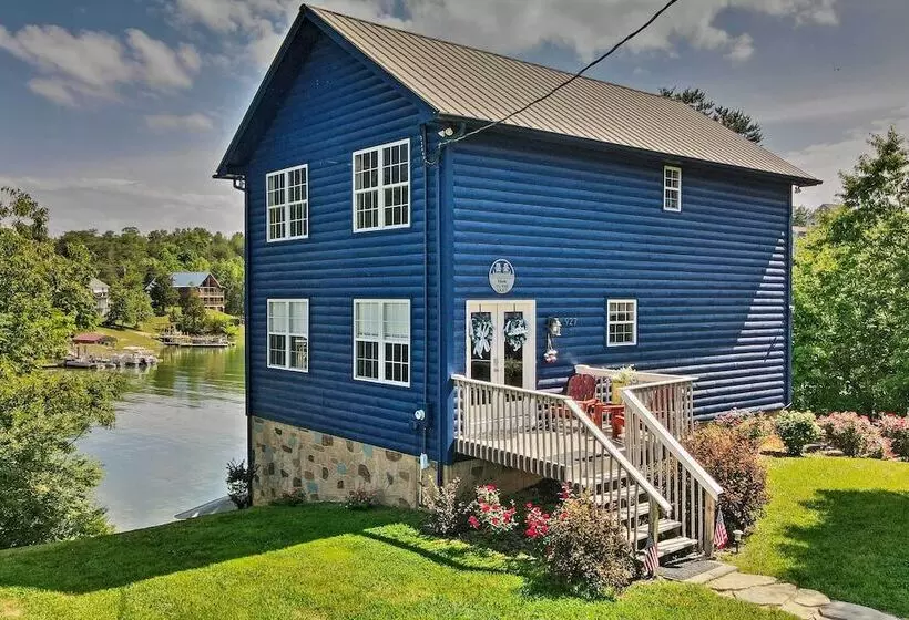 Sevierville Lake House W/ Deck & Foosball Table!