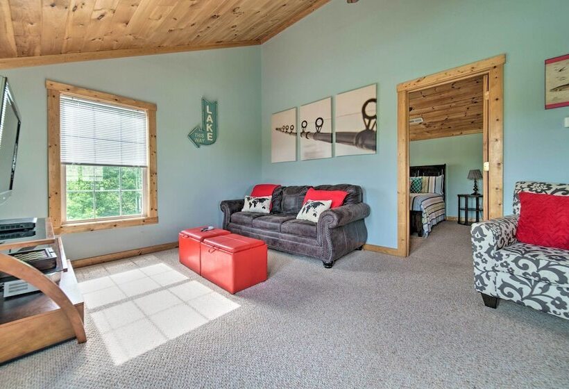 Sevierville Lake House W/ Deck & Foosball Table!