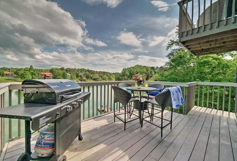 Sevierville Lake House W/ Deck & Foosball Table!