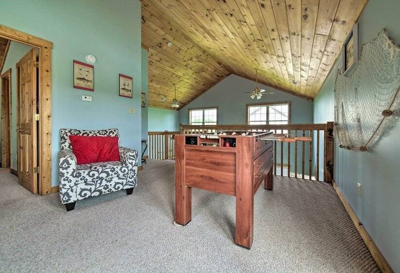 Sevierville Lake House W/ Deck & Foosball Table!