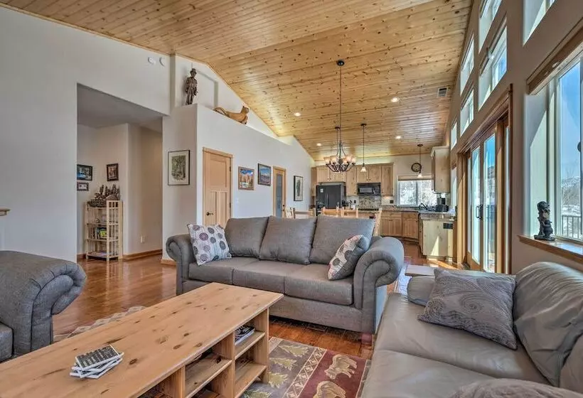 South Lake Tahoe Retreat W/ Mountain View Deck