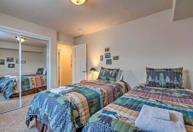 South Lake Tahoe Retreat W/ Mountain View Deck