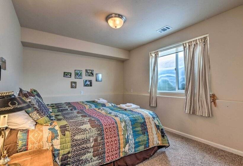 South Lake Tahoe Retreat W/ Mountain View Deck