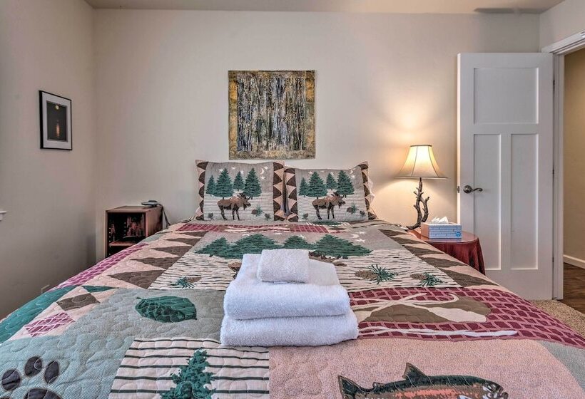 South Lake Tahoe Retreat W/ Mountain View Deck