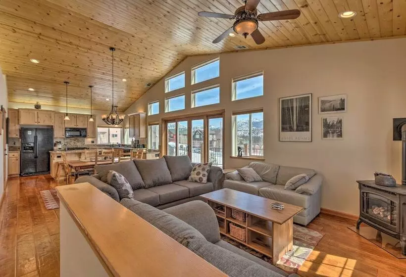 South Lake Tahoe Retreat W/ Mountain View Deck