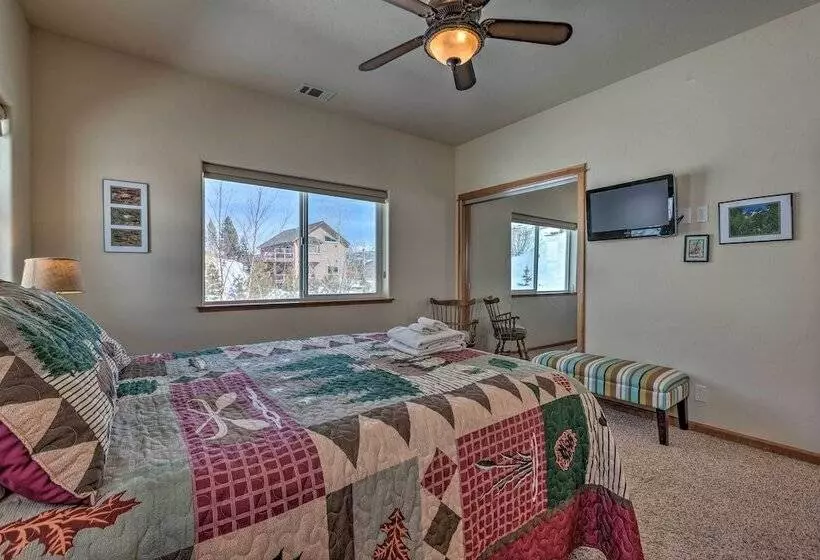 South Lake Tahoe Retreat W/ Mountain View Deck