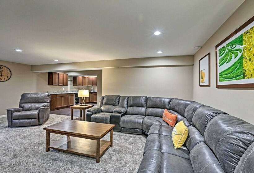 Spacious Family Home W/ Fire Pits, Large Yard