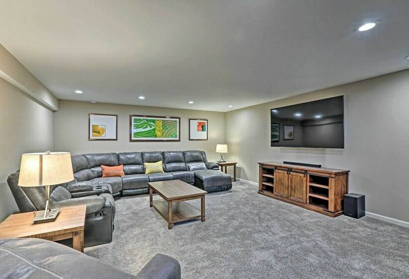 Spacious Family Home W/ Fire Pits, Large Yard