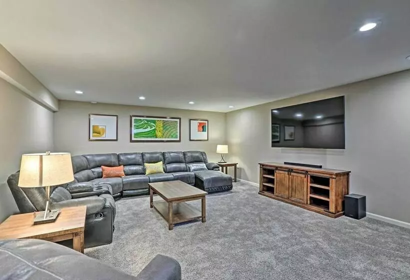 Spacious Family Home W/ Fire Pits, Large Yard