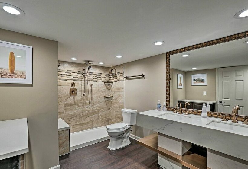 Spacious Family Home W/ Fire Pits, Large Yard