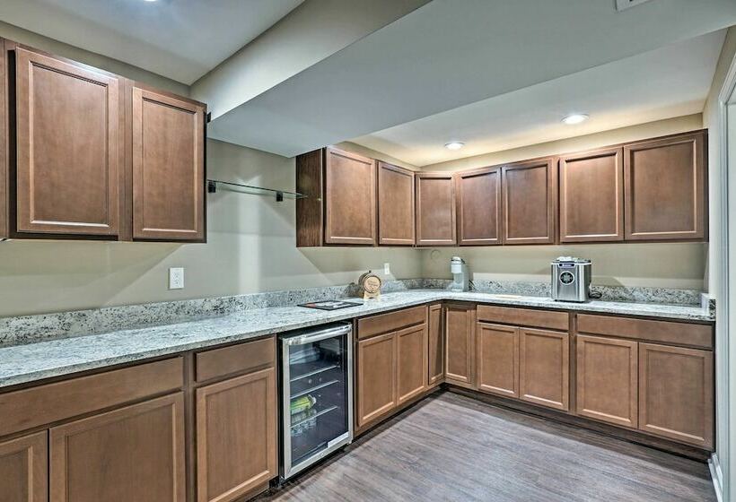 Spacious Family Home W/ Fire Pits, Large Yard