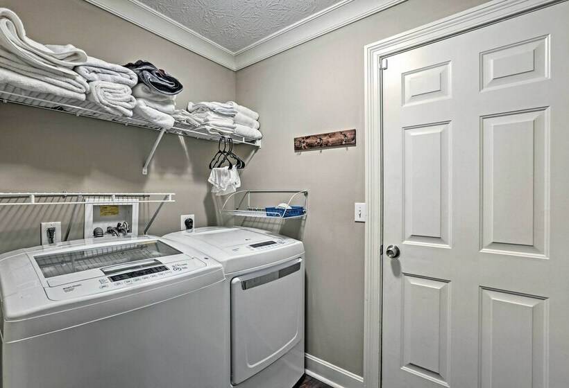 Spacious Family Home W/ Fire Pits, Large Yard