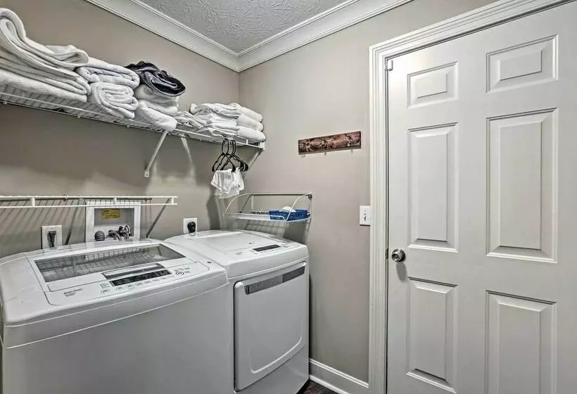 Spacious Family Home W/ Fire Pits, Large Yard