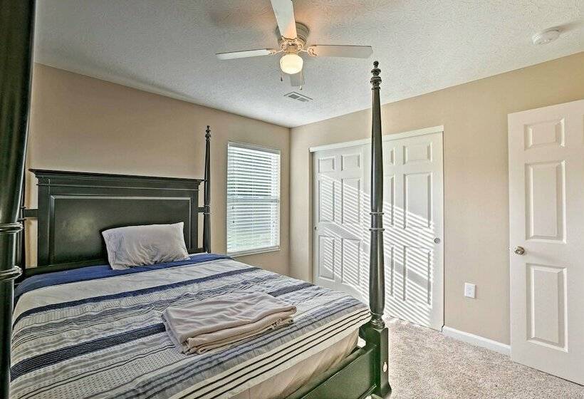 Spacious Family Home W/ Fire Pits, Large Yard