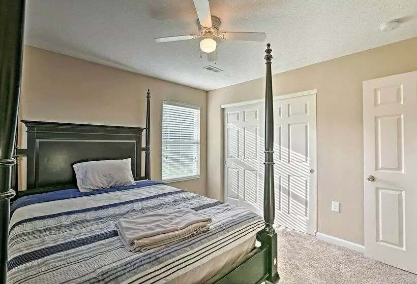 Spacious Family Home W/ Fire Pits, Large Yard