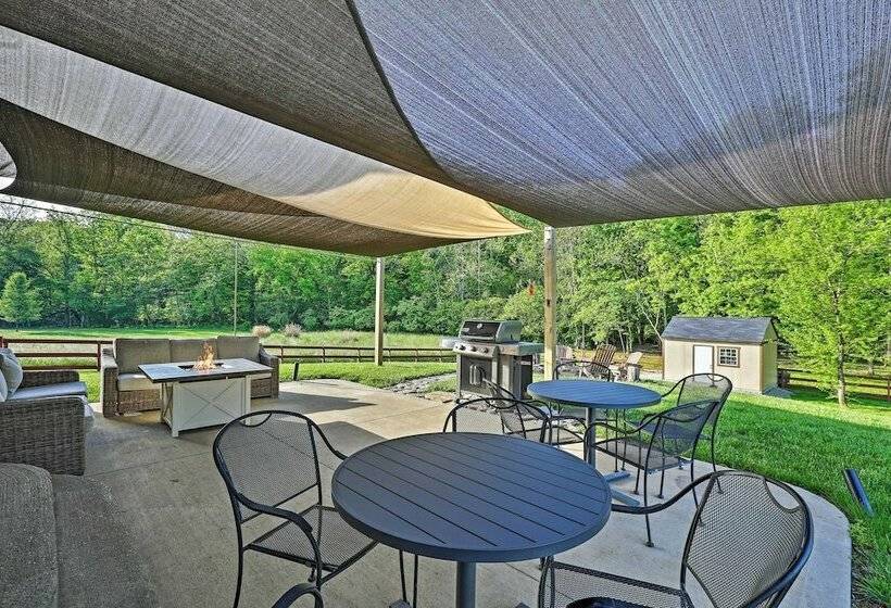 Spacious Family Home W/ Fire Pits, Large Yard