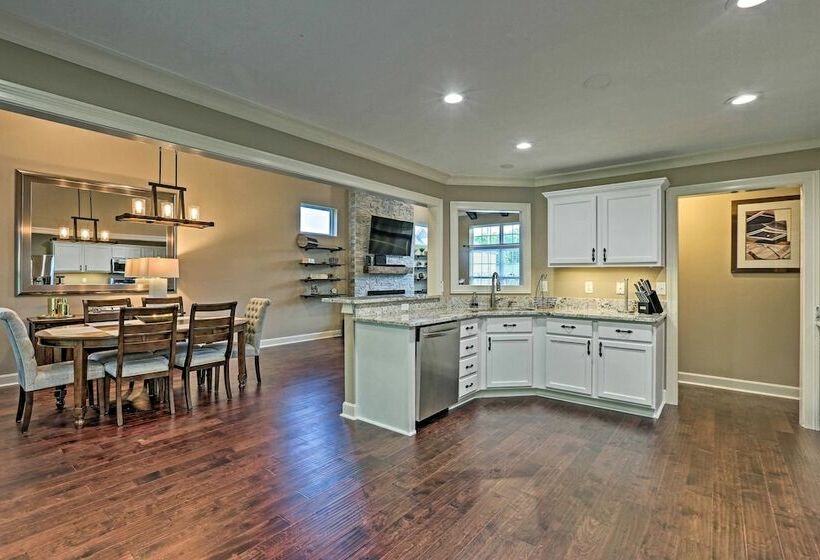 Spacious Family Home W/ Fire Pits, Large Yard