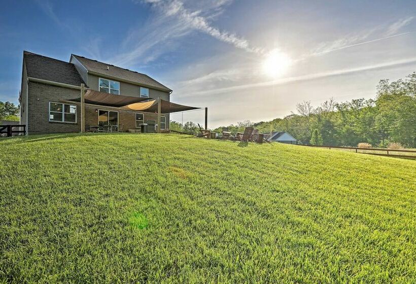 Spacious Family Home W/ Fire Pits, Large Yard