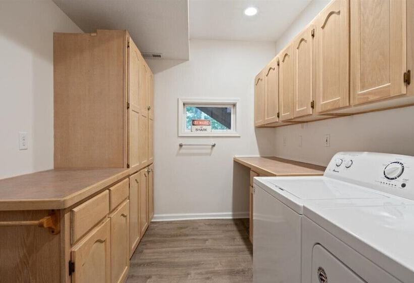 Private Dock: Spacious Lakefront Home In Stover