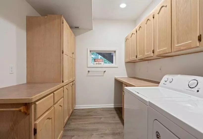 Private Dock: Spacious Lakefront Home In Stover