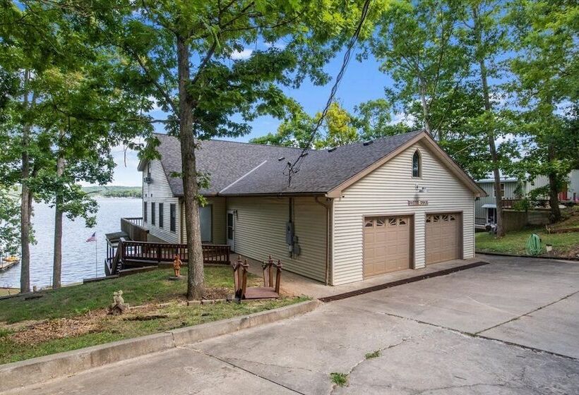 Private Dock: Spacious Lakefront Home In Stover