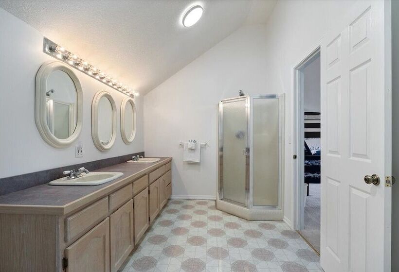 Private Dock: Spacious Lakefront Home In Stover