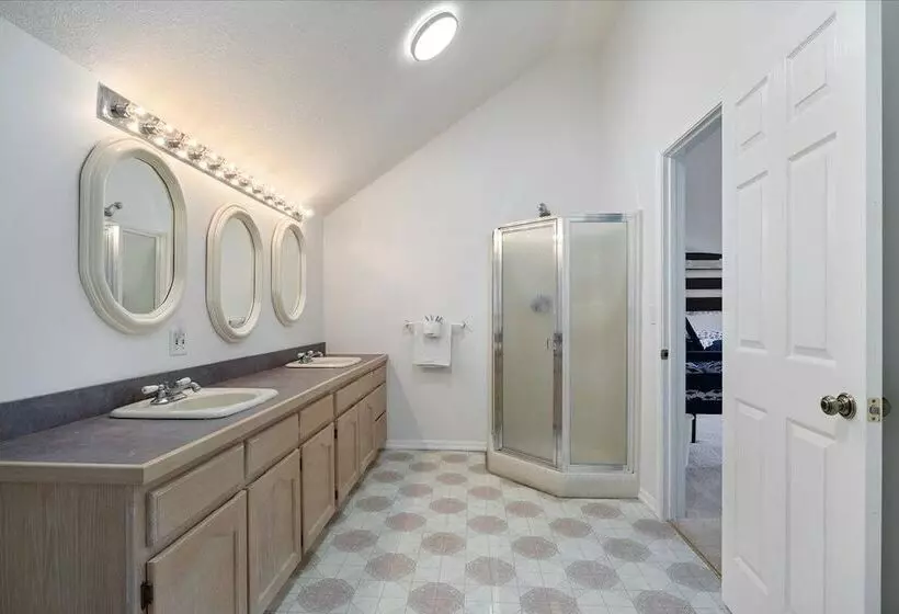 Private Dock: Spacious Lakefront Home In Stover