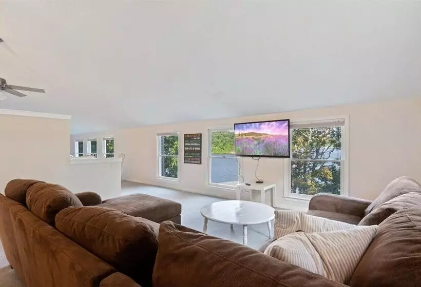 Private Dock: Spacious Lakefront Home In Stover