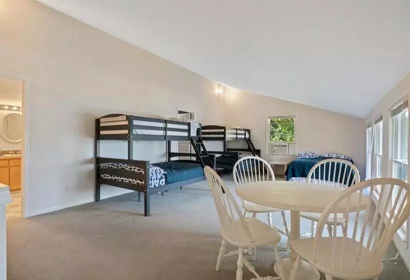 Private Dock: Spacious Lakefront Home In Stover