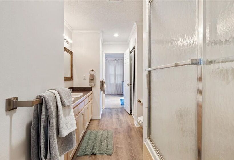 Private Dock: Spacious Lakefront Home In Stover