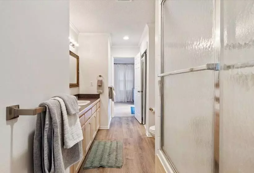 Private Dock: Spacious Lakefront Home In Stover