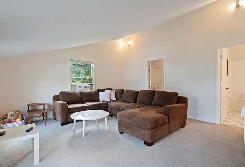 Private Dock: Spacious Lakefront Home In Stover